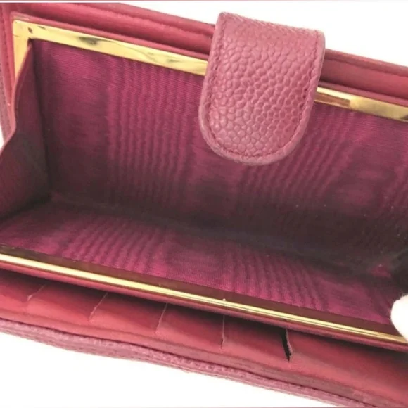 💯 Authentic Chanel Pink Caviar Leather Wallet with Iconic CC Logo🌸 - Picture 7 of 10